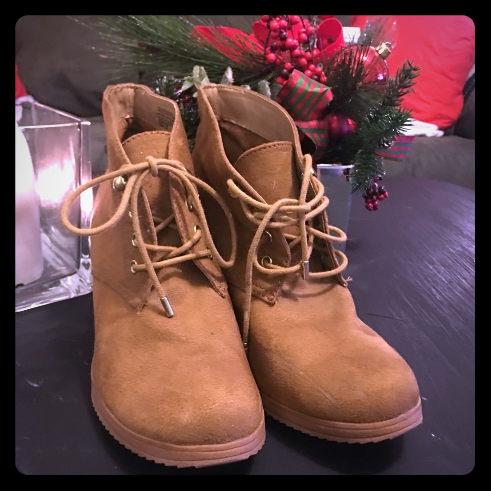 Merona 9.5 Wedge Lace “Workboot” Booties